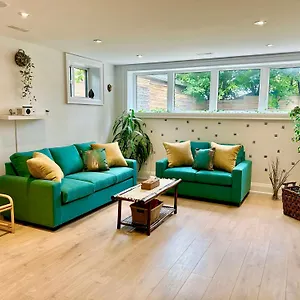 Apartment Boho-chic Spacious Basement, Toronto