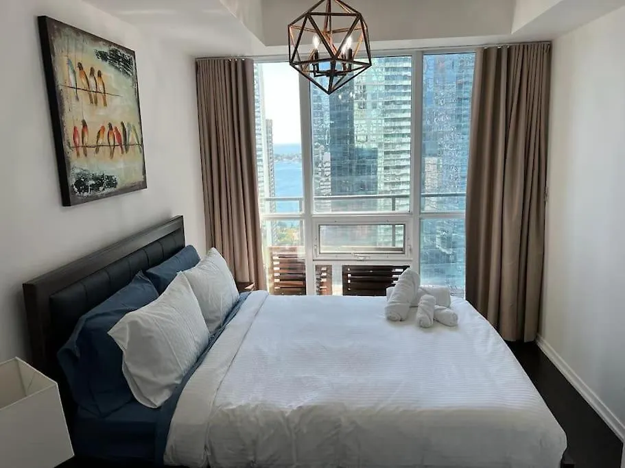 Appartement 2-Bdrm And 1 Den 3 Bed Condo With 2 Bath - Walking Distance To Scotiabank Arena, Cn Tower, Union Station, Ripleys With Free Parking Toronto