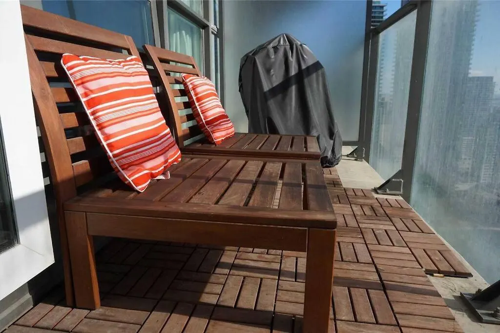 2-Bdrm And 1 Den 3 Bed Condo With 2 Bath - Walking Distance To Scotiabank Arena, Cn Tower, Union Station, Ripleys With Free Parking Toronto Appartement