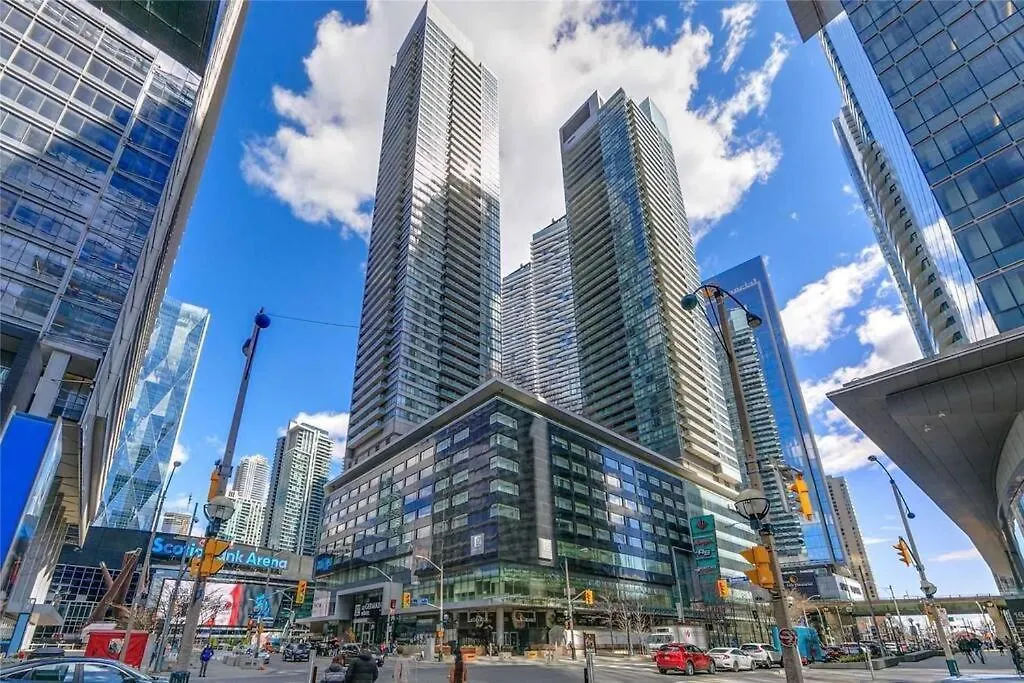 Appartement 2-Bdrm And 1 Den 3 Bed Condo With 2 Bath - Walking Distance To Scotiabank Arena, Cn Tower, Union Station, Ripleys With Free Parking Toronto Canada