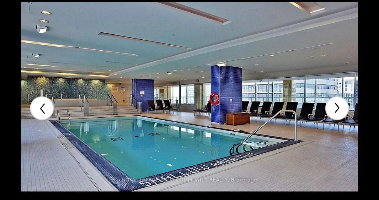 2-Bdrm And 1 Den 3 Bed Condo With 2 Bath - Walking Distance To Scotiabank Arena, Cn Tower, Union Station, Ripleys With Free Parking Toronto Canada